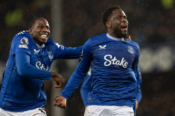 尔展开了一 尔展开了一